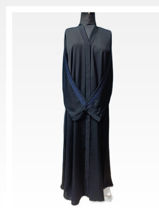 Sophisticated Black Abaya with Blue Line Sleeve Detail – Stylish & Modern